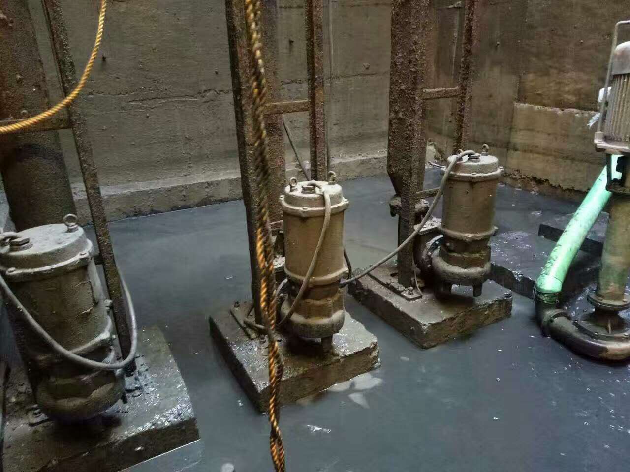 黄浦污水池清理